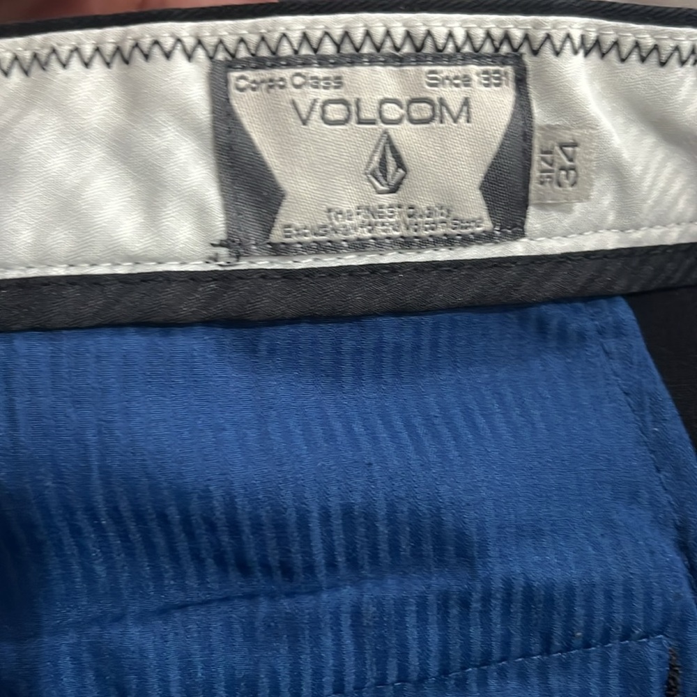 Volcom shorts - Picture 2 of 2